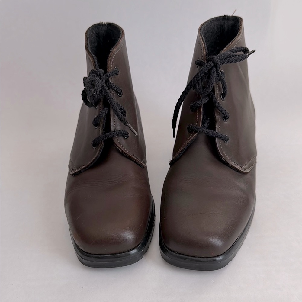 Classic Brown Women’s Dress Laced Ankle Boots size 6.5